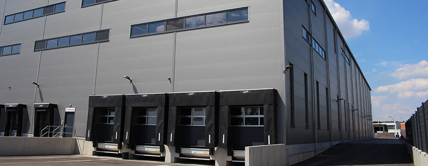 Außenansicht einer Lagerhalle des Ersatzteileprofis