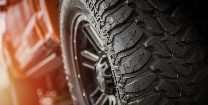 Autoreifen eines Geländewagens